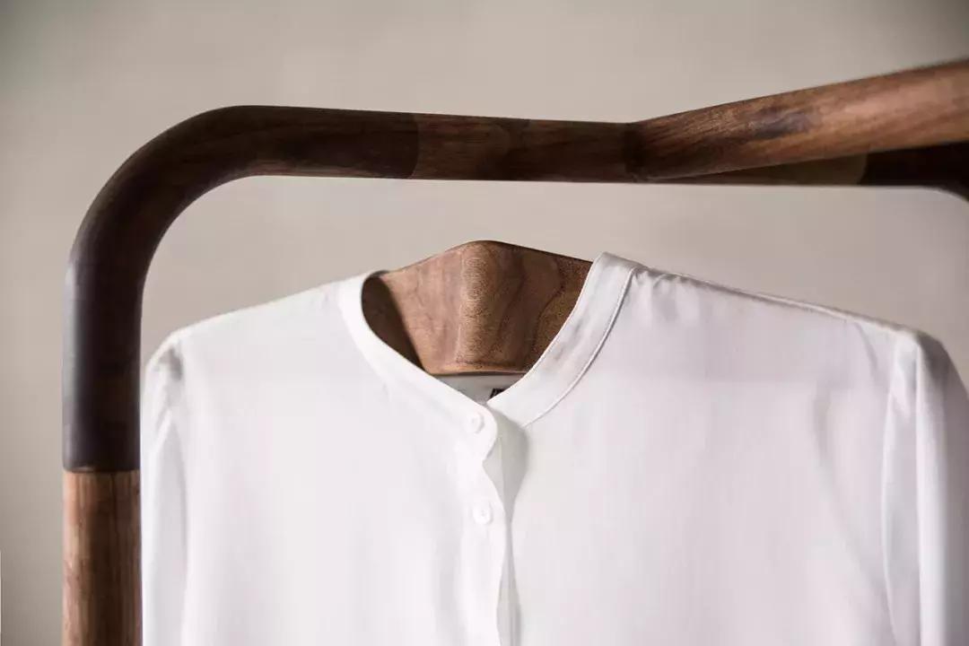 见过漂浮的衣架吗丨4个衣帽架设计给心爱的衣服安个家