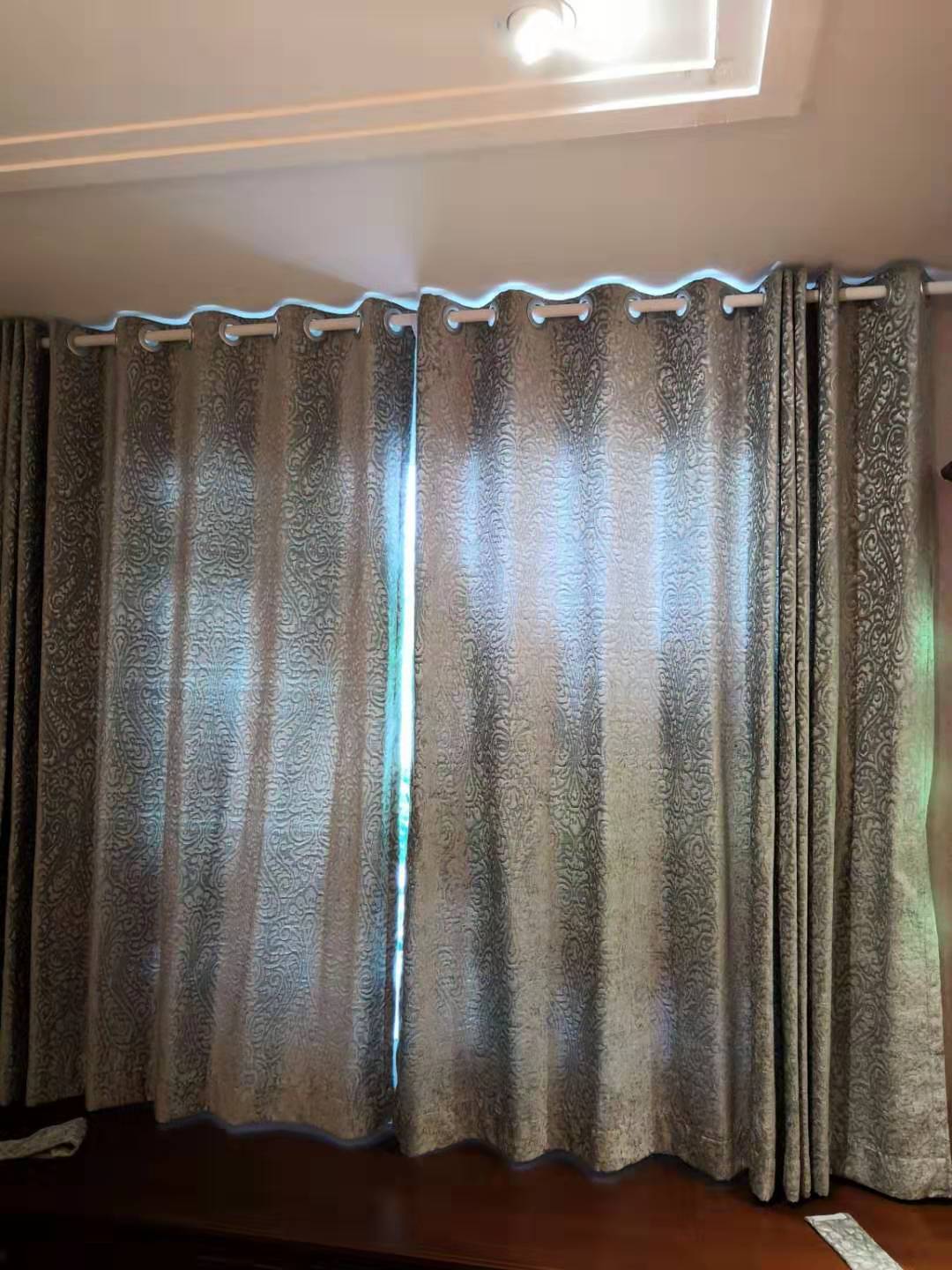 选购窗帘不将就，老婆挑选手感可佳的窗帘，提高房屋颜值