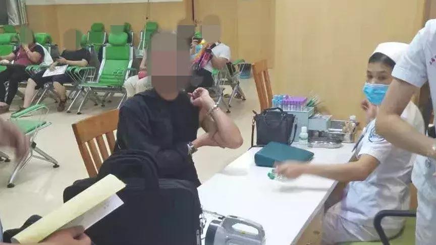 广东茂名一宝马女司机被打,女子连打10小时麻将后出事了