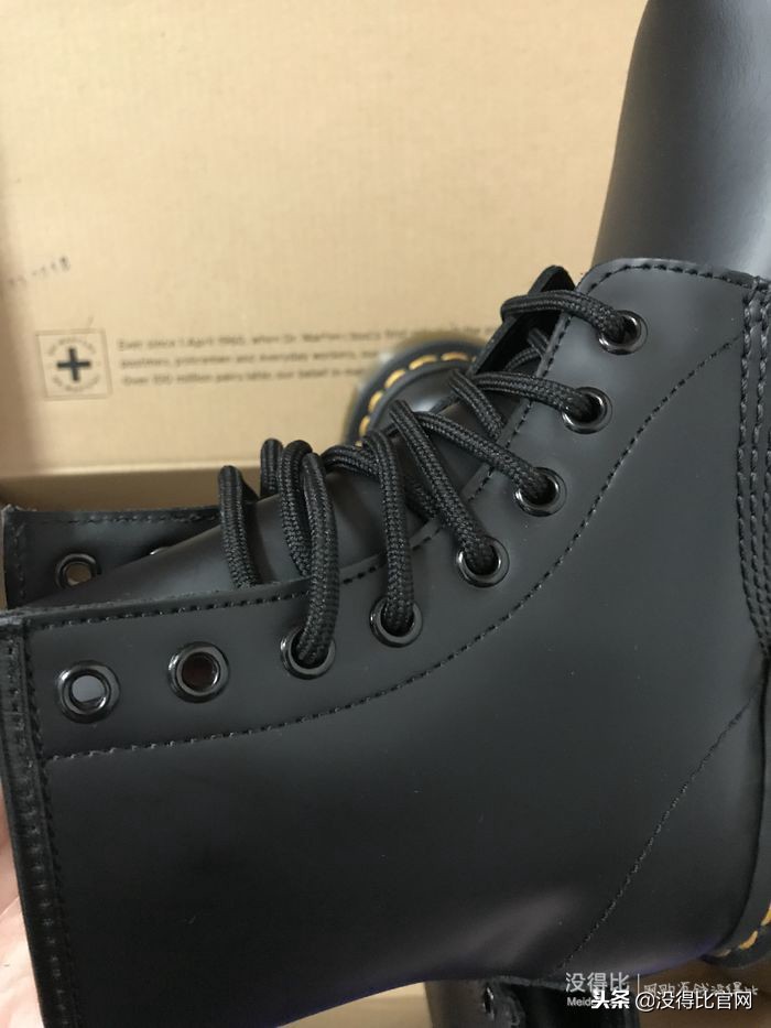 drmartens马丁靴冬季穿搭,drmartens马丁靴经典款搭配