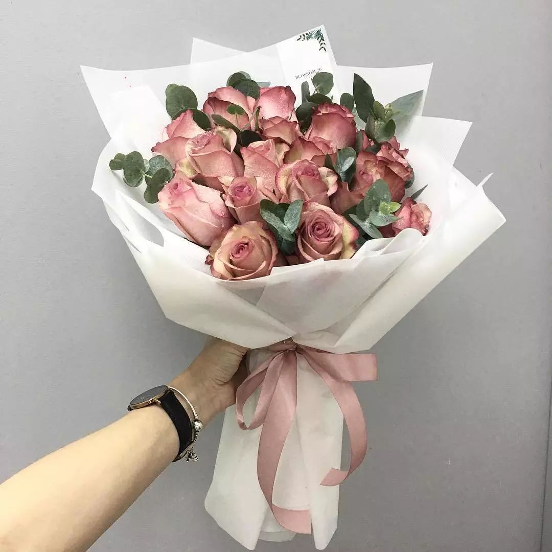 以香槟玫瑰为主的韩式花束,清新柔和治愈系韩式花束