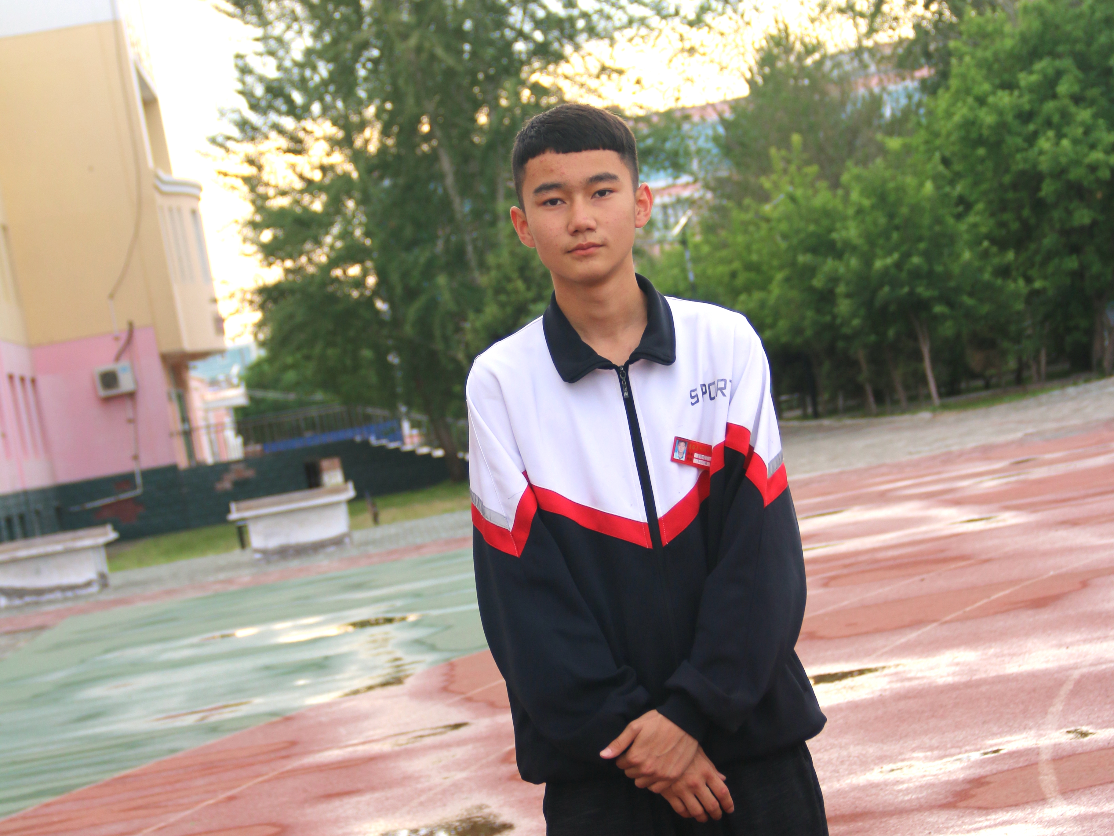 爱与奉献议论文,爱与尊重记叙文800字