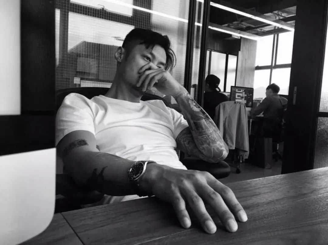 余文乐晒二级市场,余文乐卖衣服