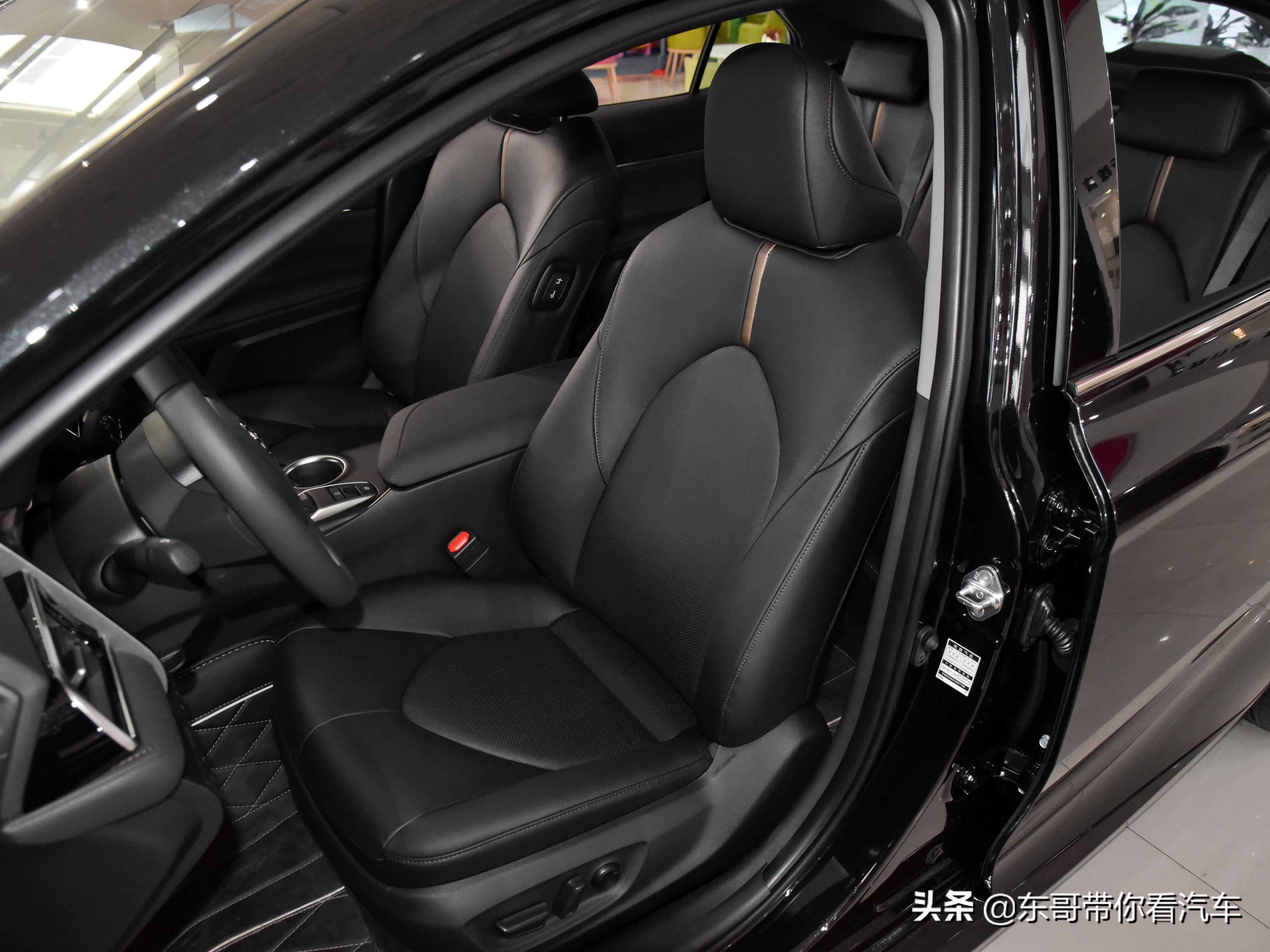 内饰更好，空间很大，油耗5.7L的日系稳定合资中型车，实拍凯美瑞