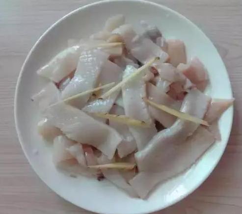 鱿鱼怎样切好看又好吃,卷卷的鱿鱼