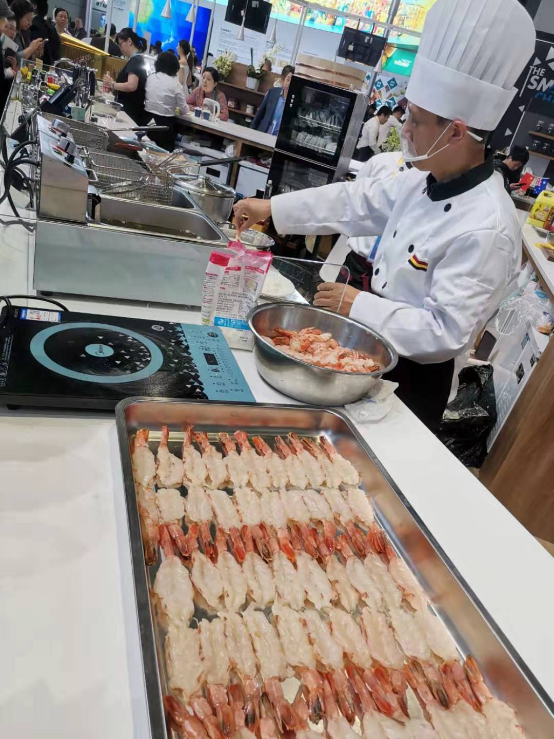 进博会现场：上海水产集团与阿根廷美食的一场“宴遇”