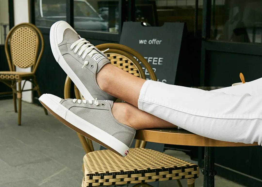 小白鞋推荐英伦风,经久耐穿的小白鞋