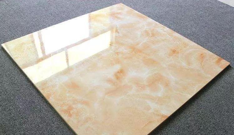 客厅贴瓷砖好看还是木纹砖好,客厅贴瓷砖和油漆哪个好