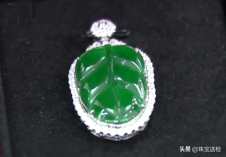 合成钻石购买,镶嵌翡翠真钻和莫桑钻对比