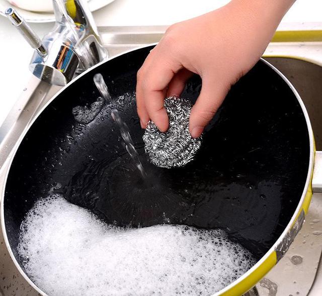 铁锅生锈怎样处理可以不粘锅,铁锅生锈了怎么办洗掉