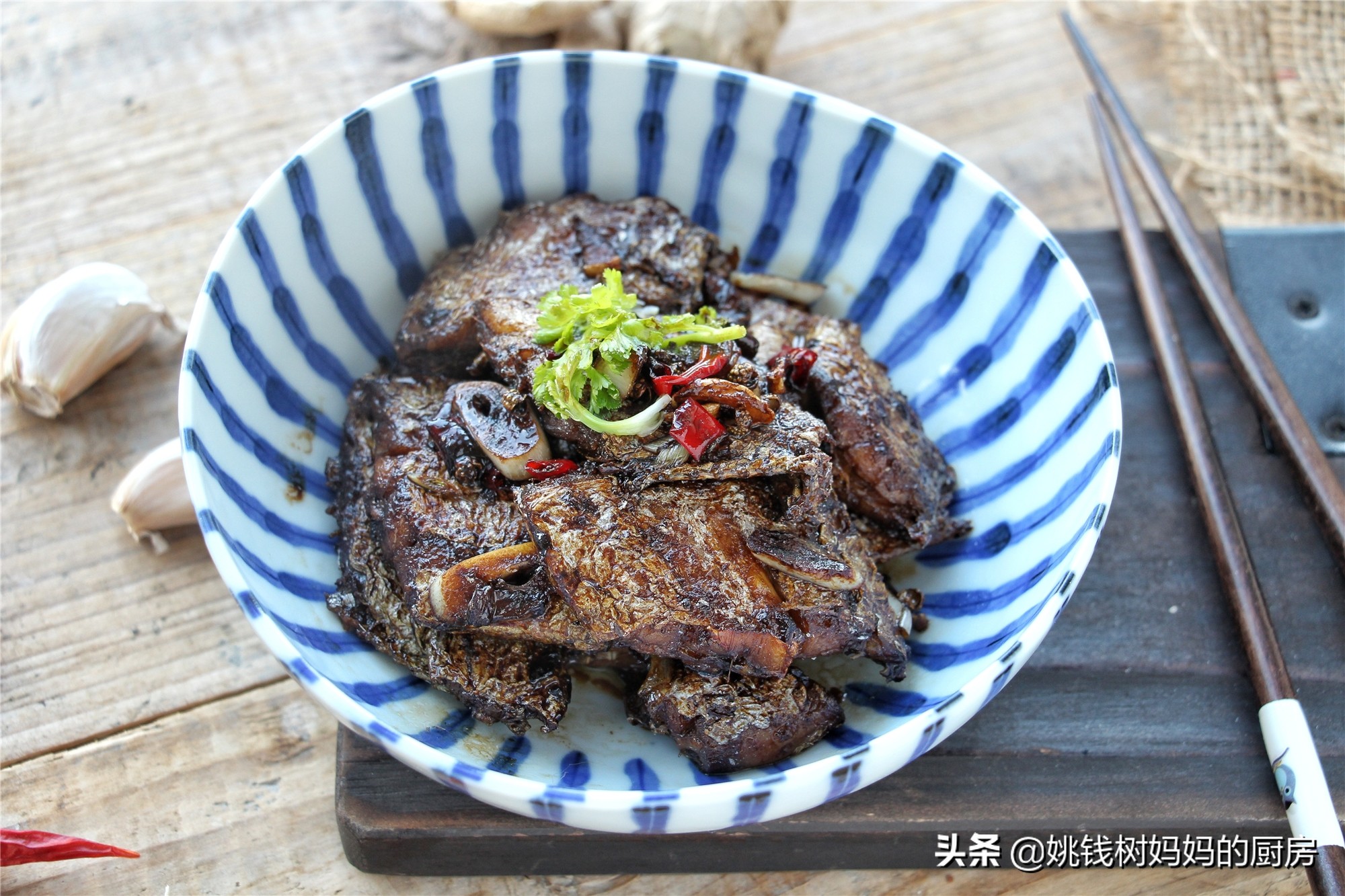 干煎带鱼用生粉还是用鸡蛋裹,带鱼没有胡椒粉淀粉怎么做