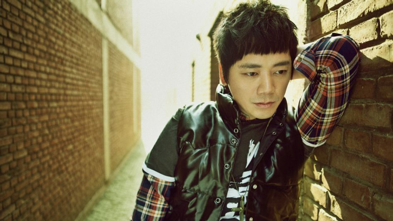 风流倜傥的“信”，肆意游走女人间，49岁和交往17年的女友分手