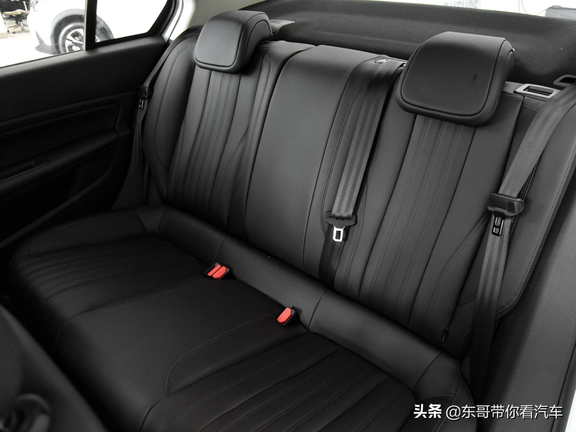 标致408的行驶质感媲美b级车,有孩子后的第一年