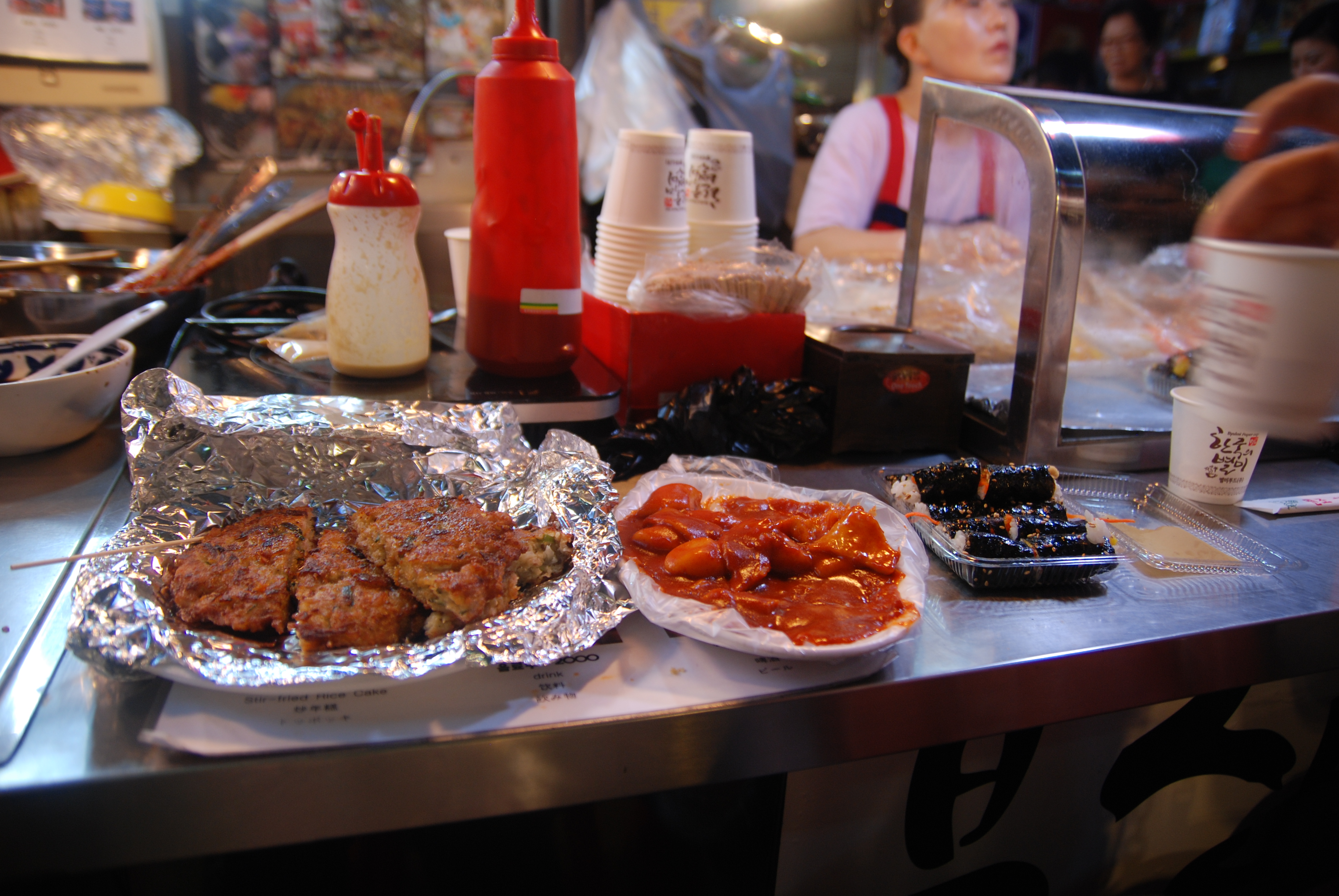 韩国紫菜包饭年糕,韩国美食一条街紫菜饭