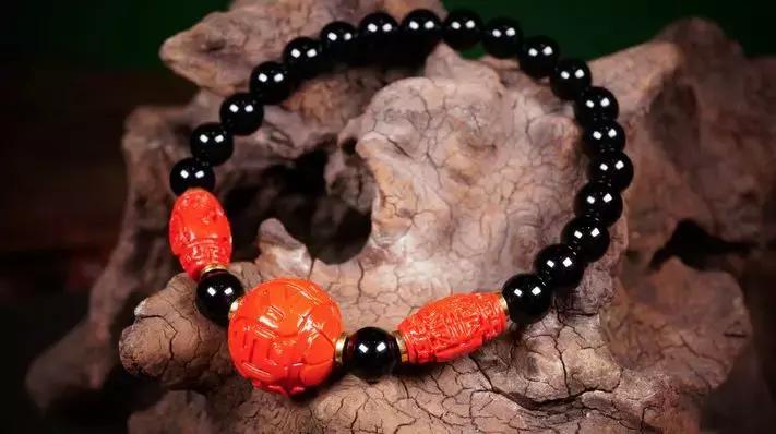 男士戴108蜜蜡串合适吗,男人可以戴石榴石手串吗