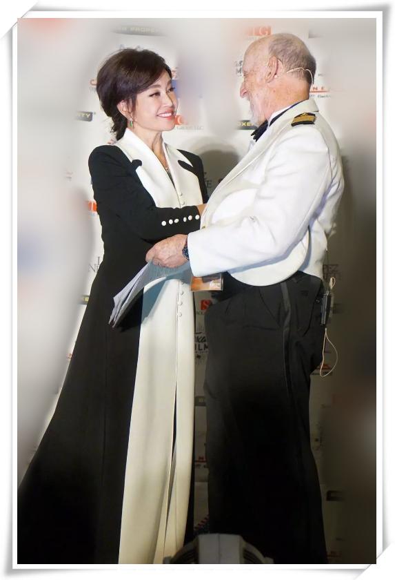 刘晓庆不化妆照片曝光,63岁刘晓庆出席活动大秀锁骨皮肤