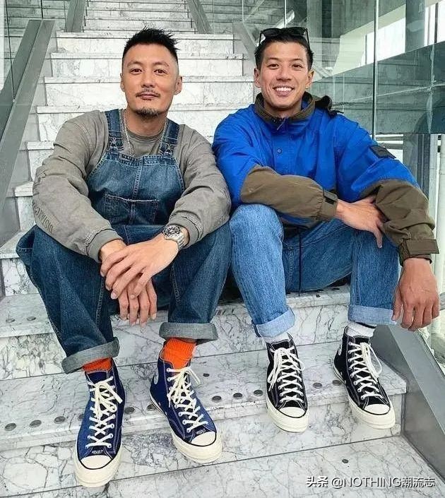 肤色比较黑的男生怎么穿搭,肤色黑的男生适合什么颜色的衣服