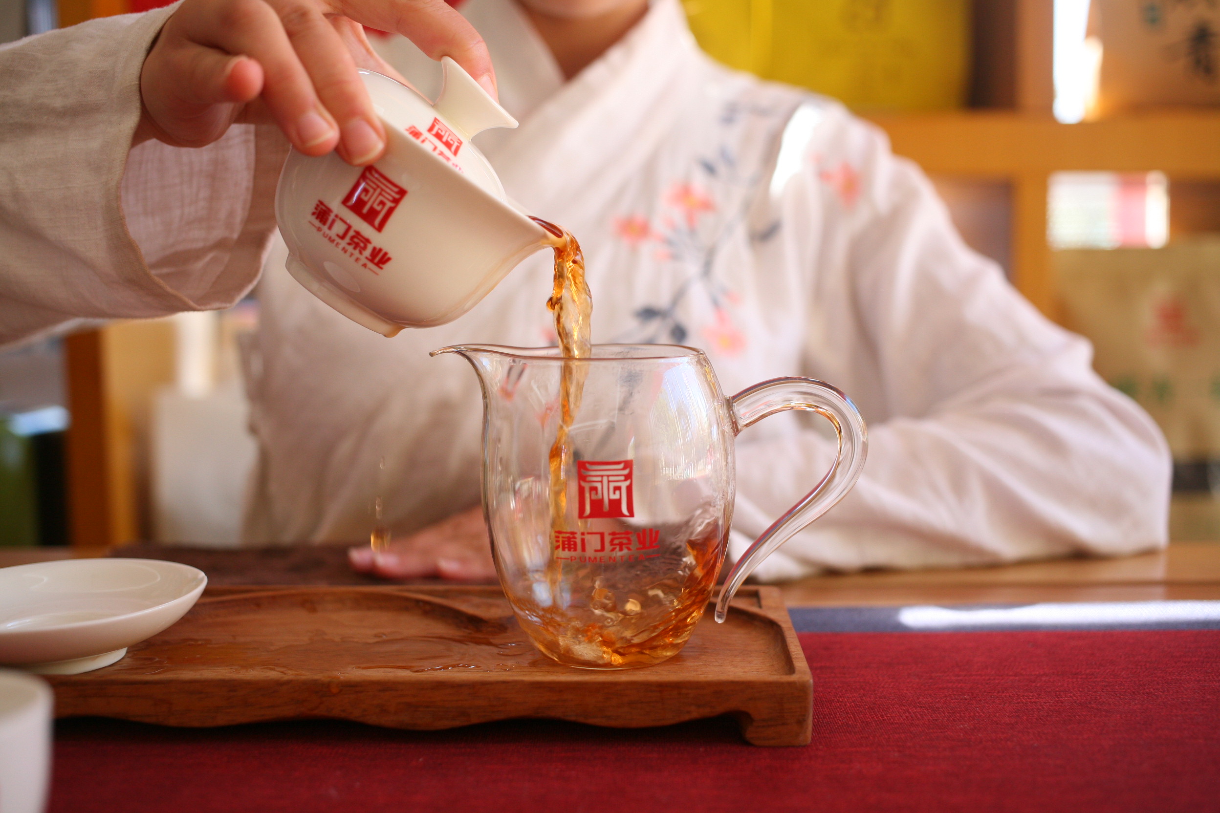 茶汤表面泡泡,茶汤里有泡沫比较多