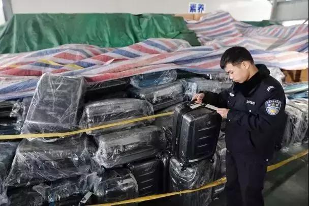 浙江情侣做微商卖“新秀丽”,几个月就买奔驰住别墅!结果悲剧了