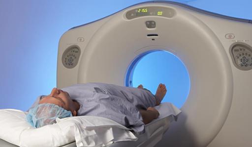 脑洞真大，物理学家DerekMuller用吃香蕉来解说医疗辐射