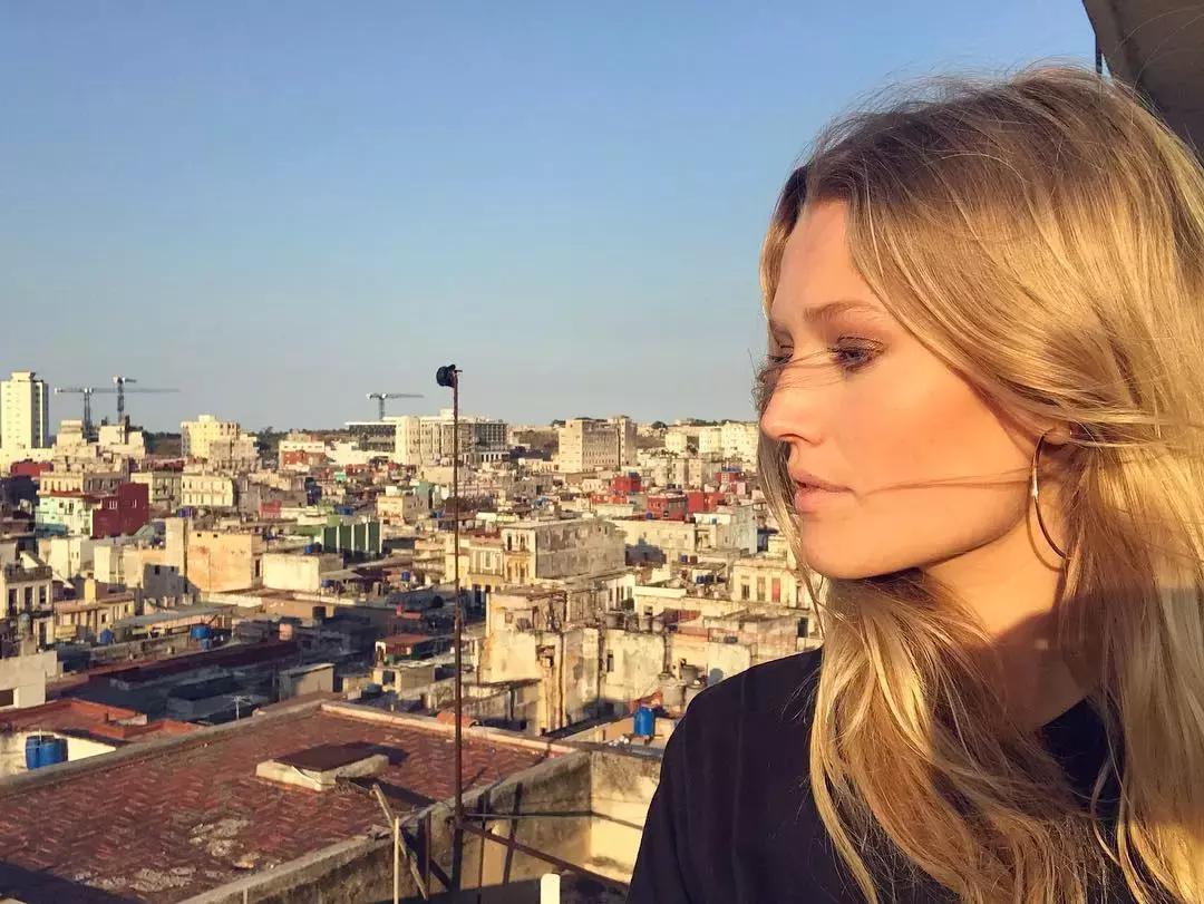 天天敷面膜为什么脸上还是起皮,敷面膜的时候皮肤刺痛是什么原因