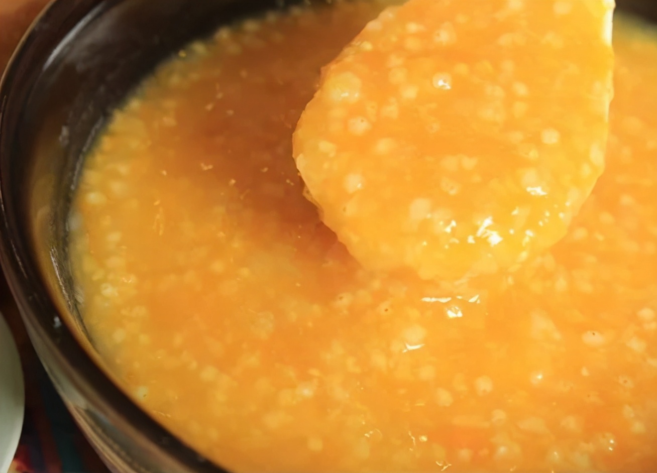 煮小米粥怎么让粥变粘稠,熬小米粥最正确的做法