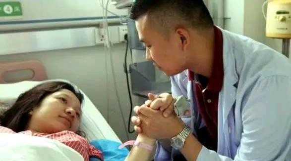 产妇分娩难产痛得大叫,产妇分娩大声喊叫