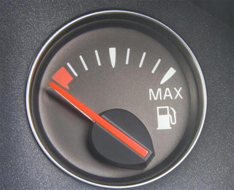 汽车油表显示与实际误差有多少,为什么汽车油表油量忽高忽低