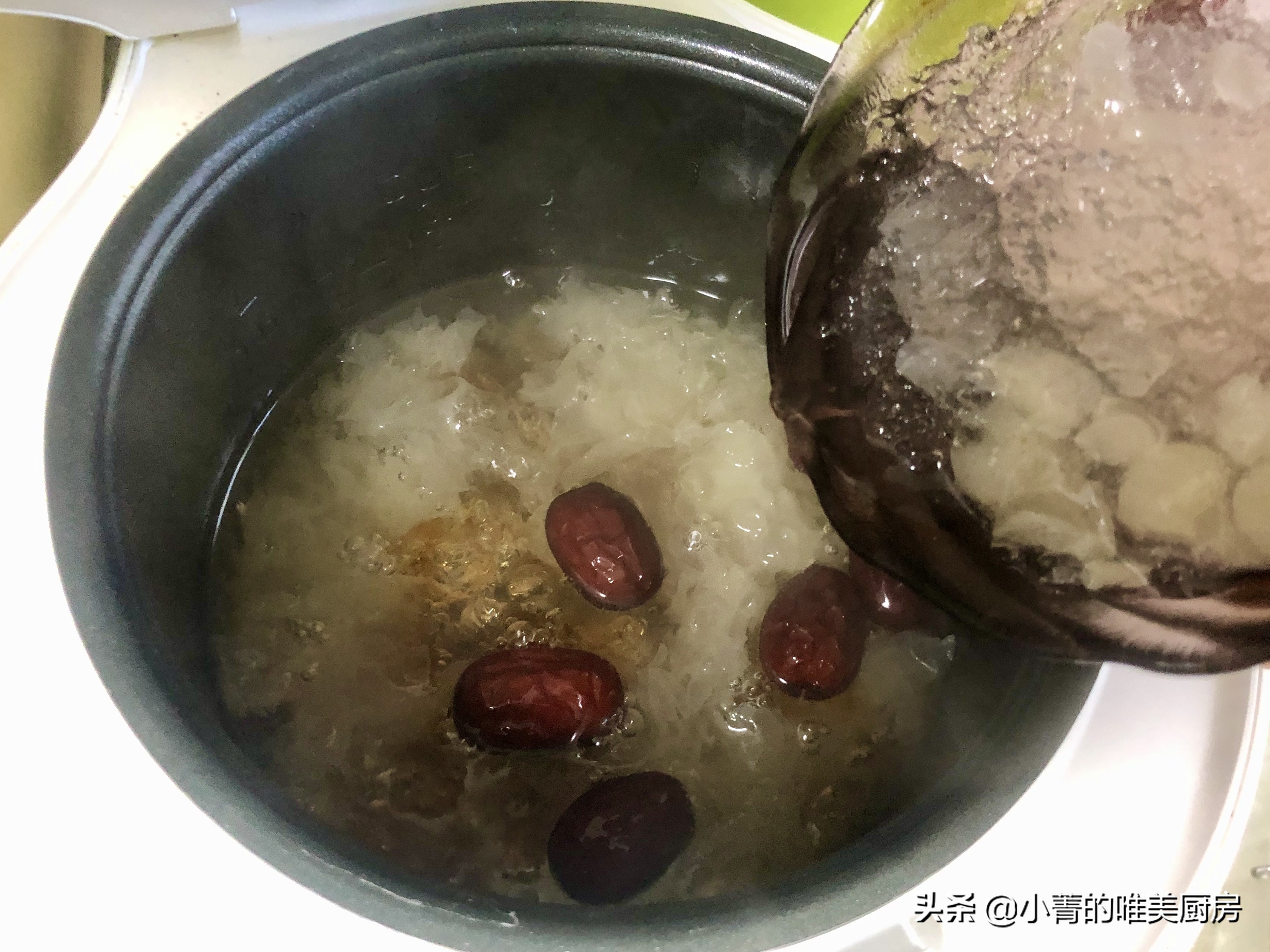 桃胶皂角米雪燕羹满满的胶原蛋白,桃胶皂角米雪燕羹图片