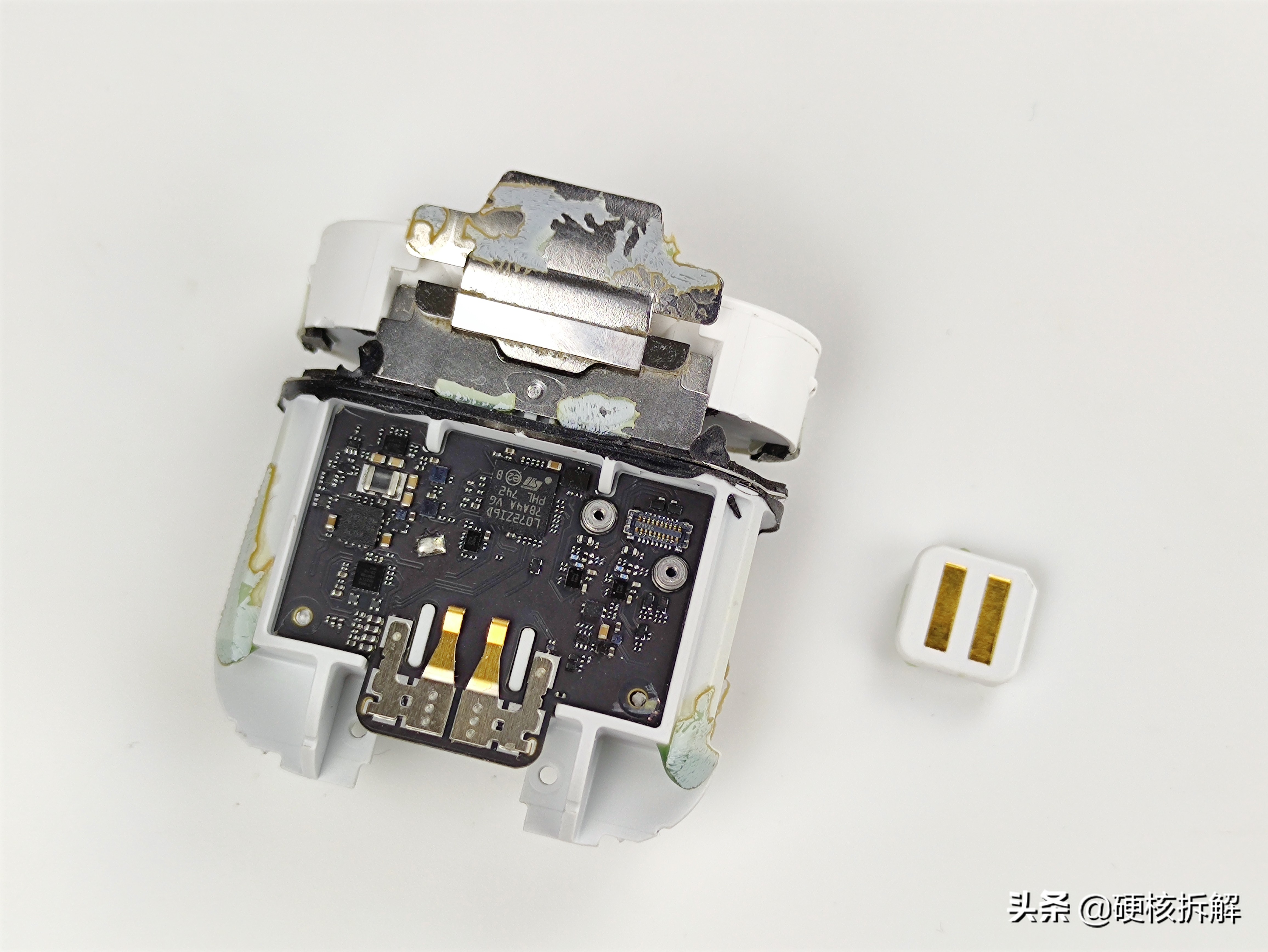 拆解苹果airpods和华强北airpods,拆解airpods耳机喇叭