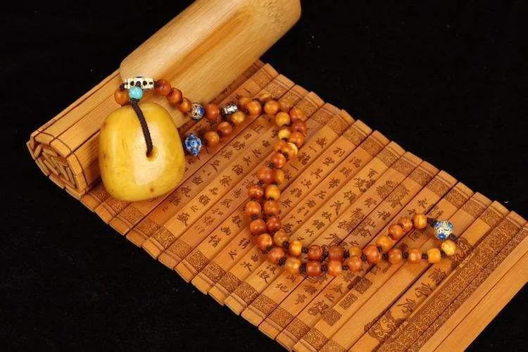 辨别真假蜜蜡的小视频,蜜蜡蓝精灵怎么分真假