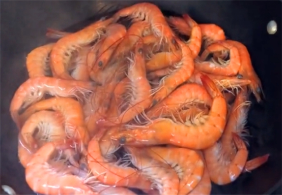 水煮大虾开水下锅还是冷水,水煮大虾是冷水下锅还是热水