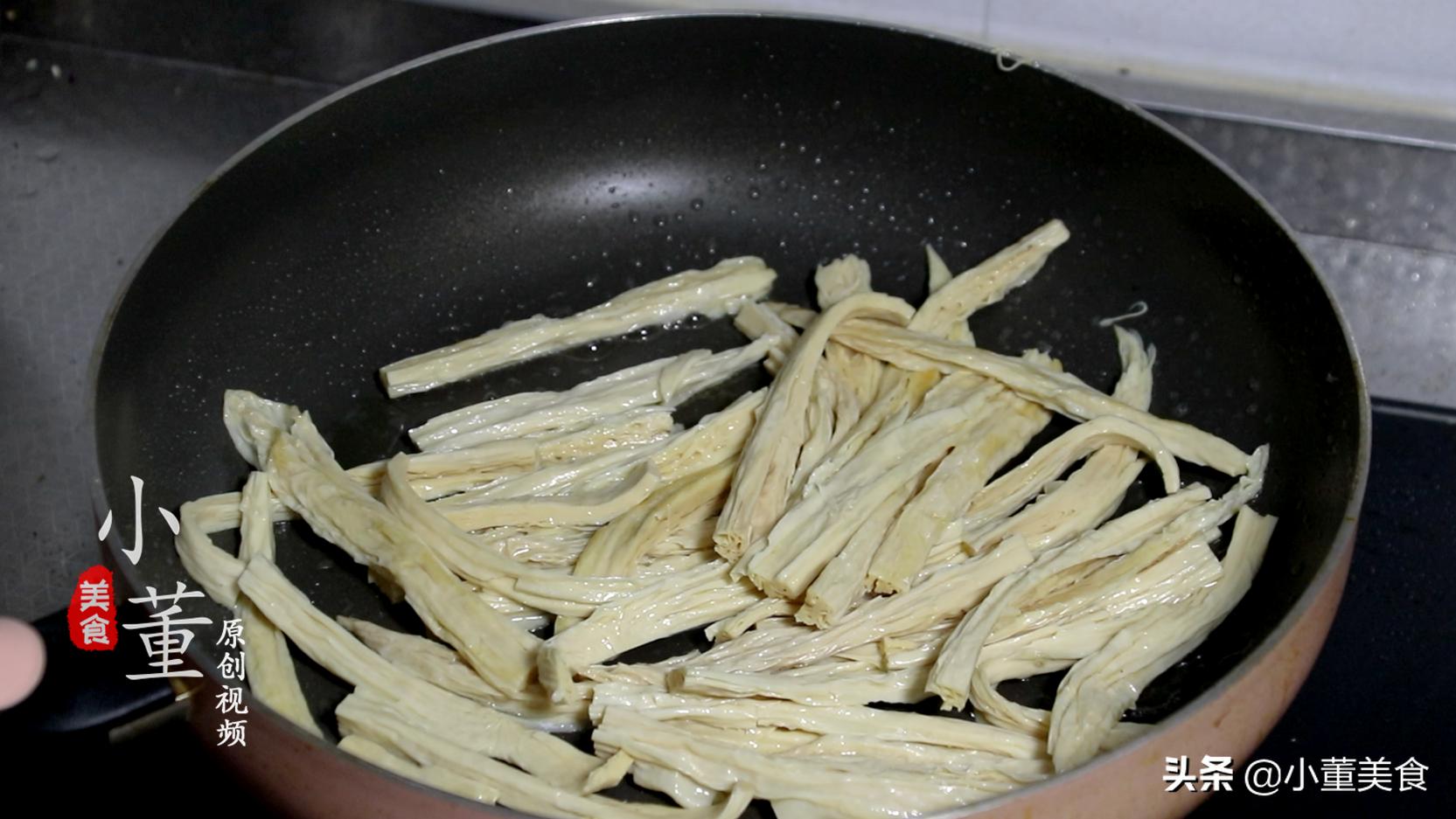 想吃辣条不用买教你在家制作辣条,辣条的制作过程看完后还敢吃吗