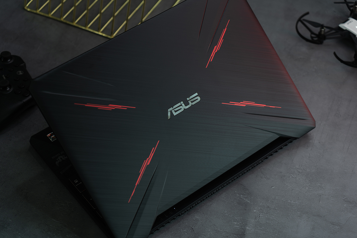 华硕的飞行堡垒7真的很差吗,打着上网课的名义玩游戏