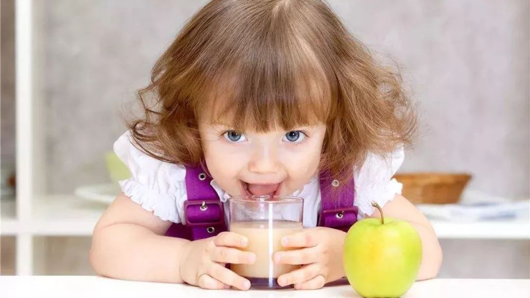 孩子不爱喝水有什么方法,小孩不爱喝水还有什么方法解决