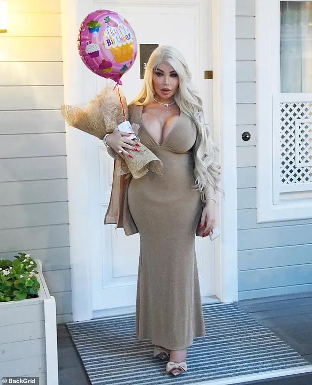 “真人肯尼”痴迷整容多年后，最终将自己整成了女人