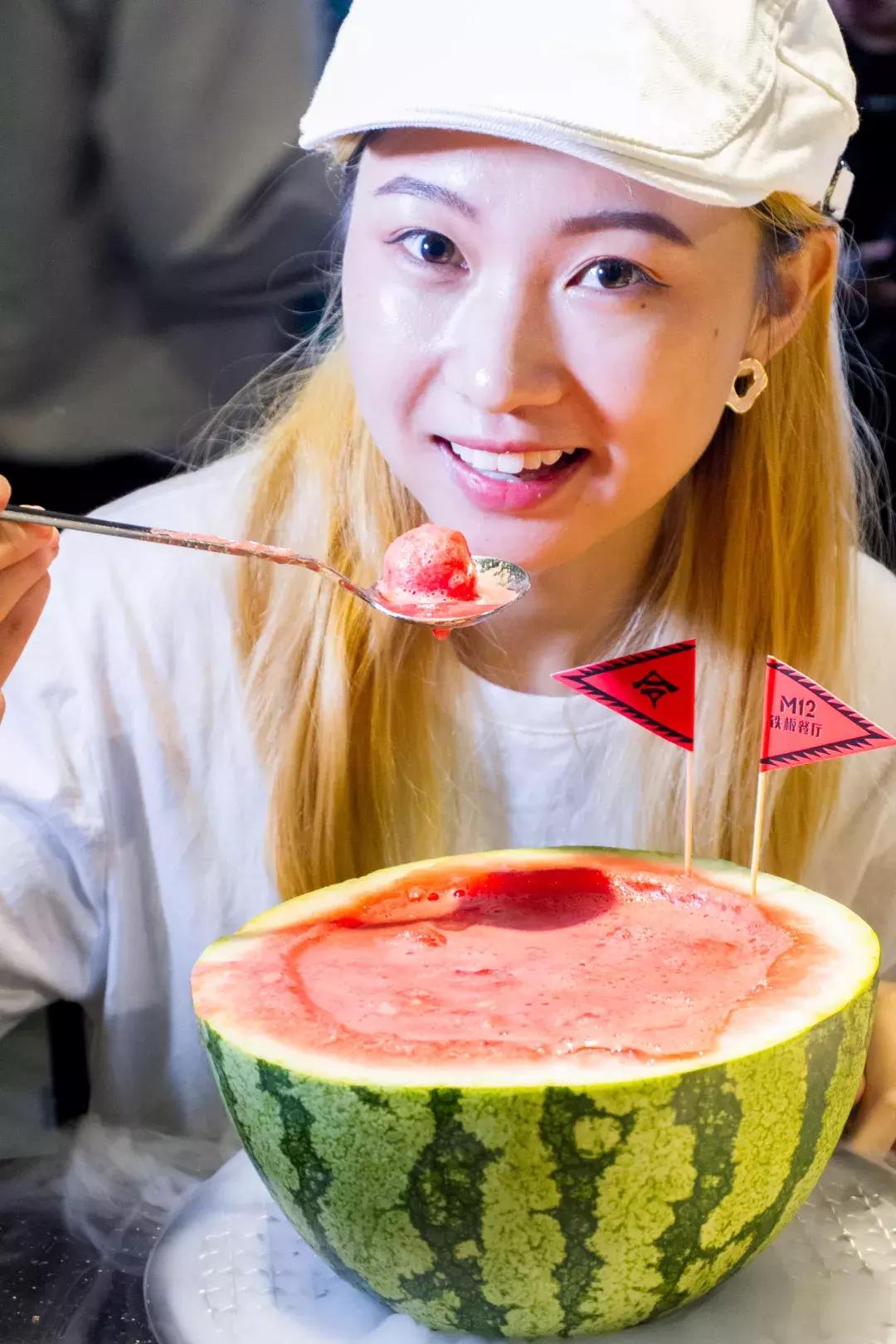 铁板多次烧红会怎么样,铁板上面放油一烧就蒸发了