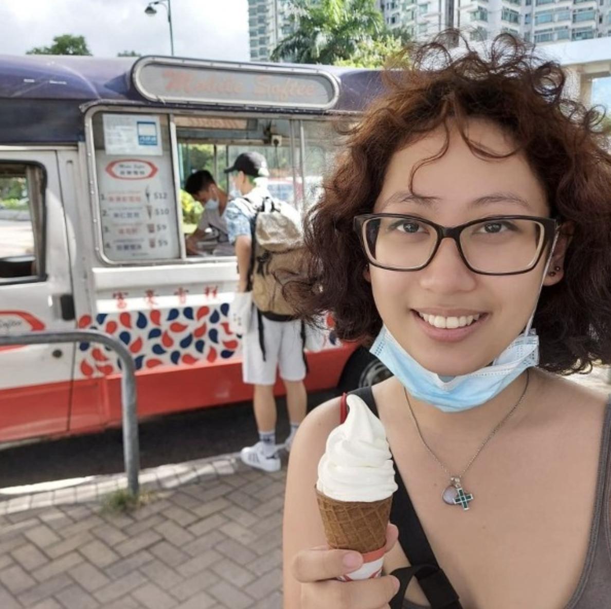 落选港姐身材被指虎背熊腰,港姐竞选混血21岁