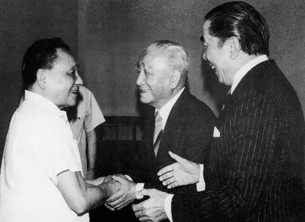 李嘉诚发家靠九龙仓码头吗,李嘉诚是什么时候收购九龙仓