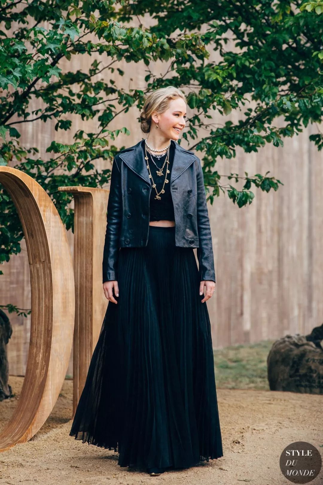 秋冬的裙子这样穿才好看,秋冬怎么穿裙子好看又不冷