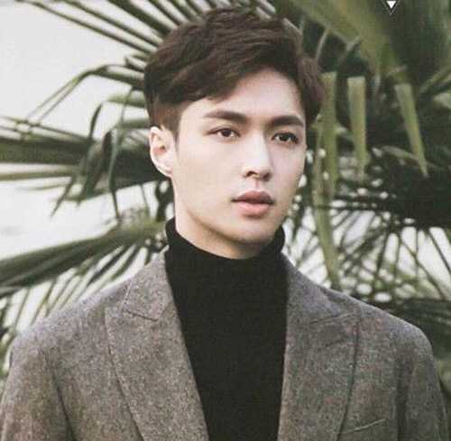 头发两侧炸毛怎么解决,男生头发两侧炸毛一招完美解决