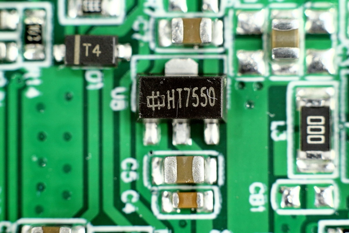 yeelight无线充电夜灯拆解,拆解cyansky手电筒