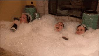 给干枯的身体洒水,给肌肤补充水分让皮肤放松