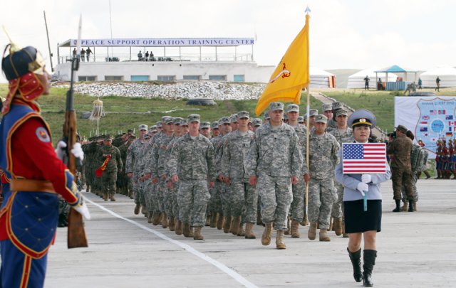 这个邻居有意思：历史上很生猛如今却很低调为啥要成永久中立国