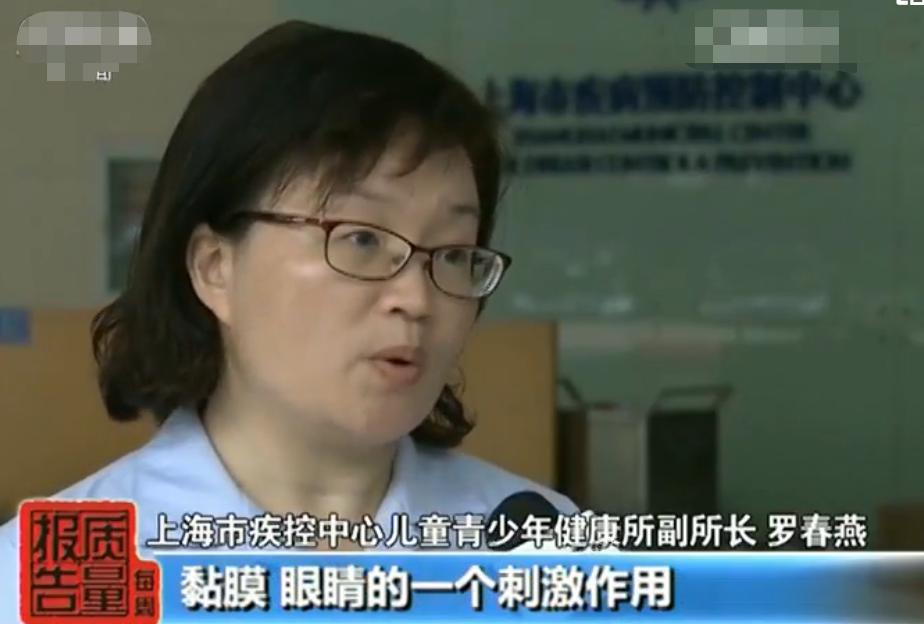 小孩穿衣服千万得注意,儿童穿不合格的衣服