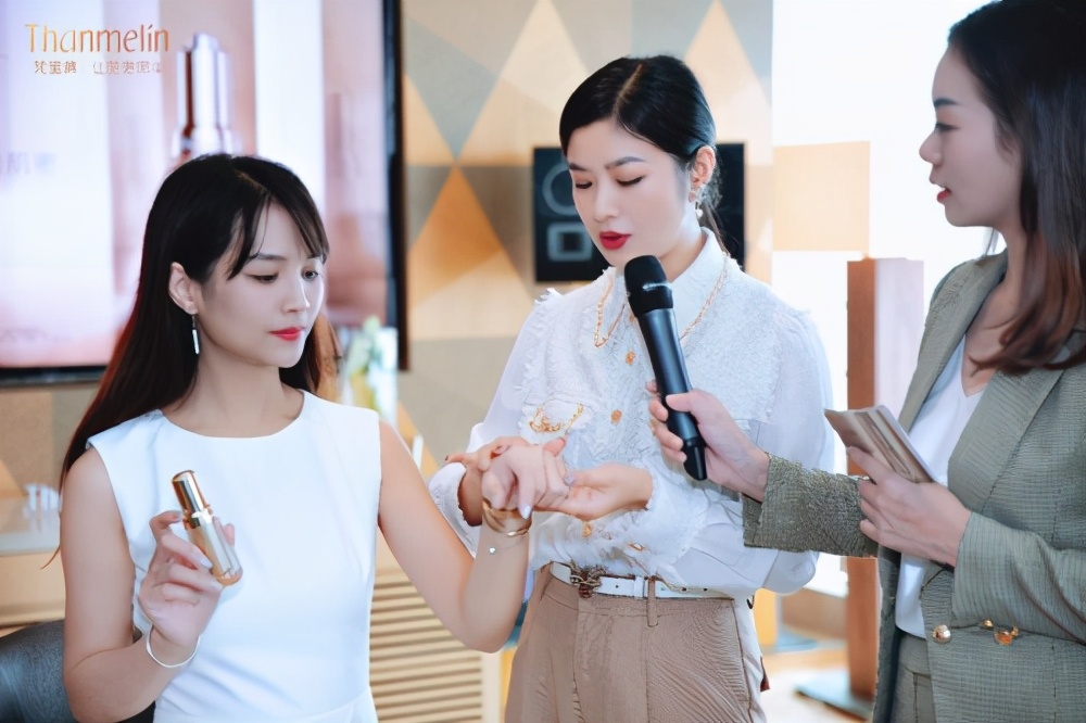 梵蜜琳的“小心机”，全藏在小膜灯肌底液里