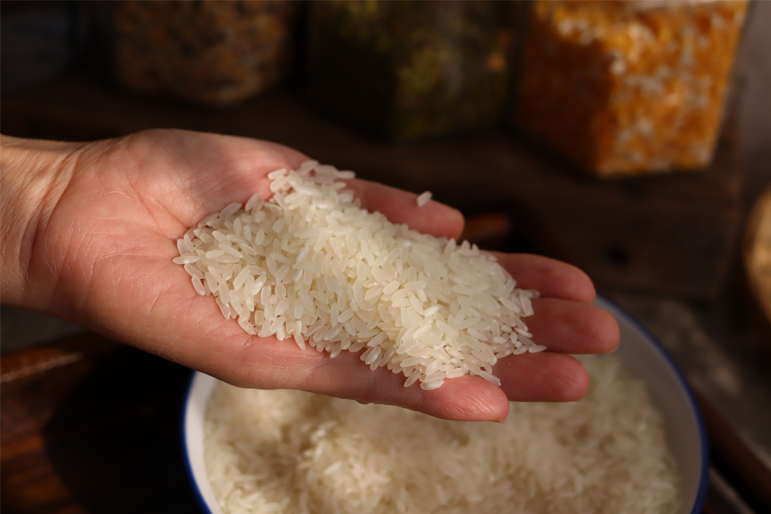 煮米饭怎么蒸米才会又快又好吃,蒸米饭放少了水怎么办教你一招