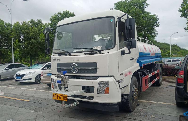 洒水车水罐有点漏水用什么胶,洒水车水罐漏水怎么修复