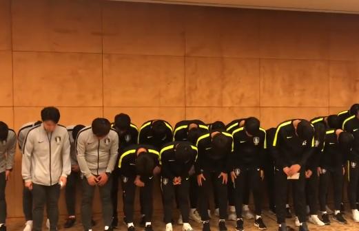 踩奖杯事件持续发酵，韩国两度鞠躬道歉，自家人直言：太恶心了