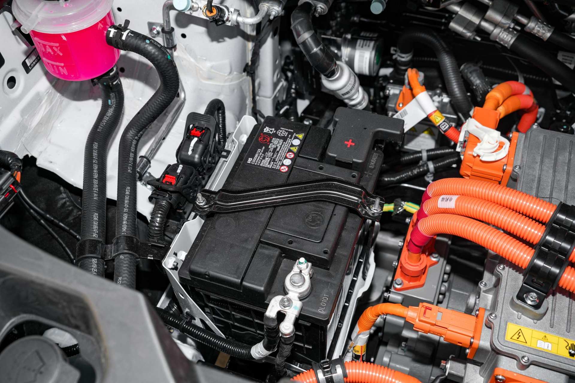 上汽大通euniq5混动最新优惠,海口上汽大通七座新能源